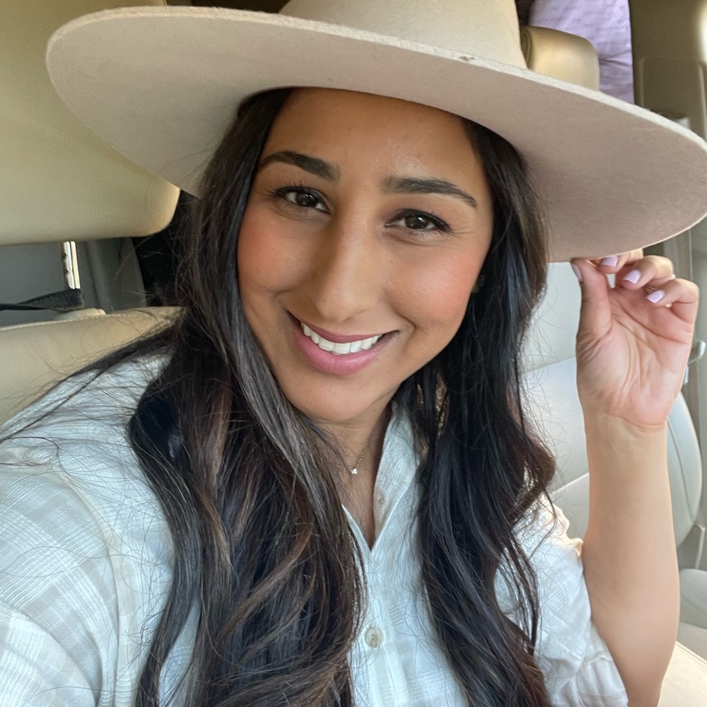 Meet your Posher, Simi